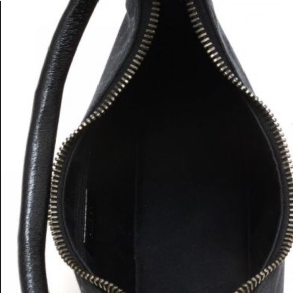 💯% authentic Gucci black hobo SOLD locally - Picture 2 of 8